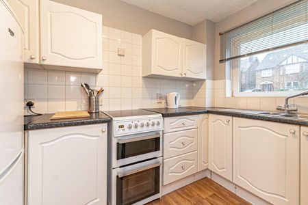 2 bedroom Flat To Let - Photo 3