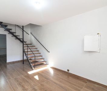 Casa para alugar com 139m², 3 quartos e sem vaga - Foto 2