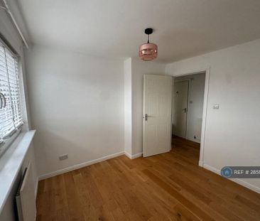 3 bedroom flat to rent - Photo 4