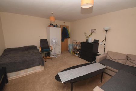 3 bedroom apartment to rent - Photo 2