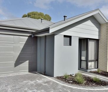 2/4 Balfour Road, Swan View, WA 6056 - Photo 3