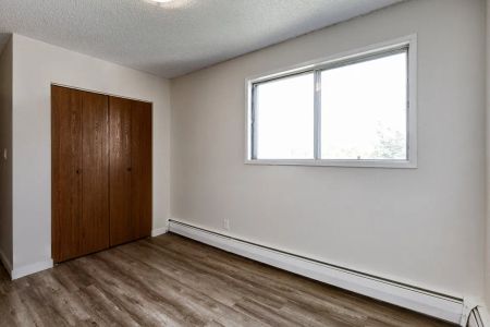 - 1 Bedroom at Cloverdale Manor - Photo 5