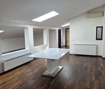 Vila renovata si consolidata, de inchiriat in Piata Dorobanti - Photo 1