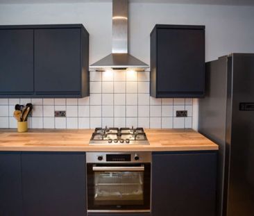 6 Bedroomed co-living home refurbished in 2023 Room 5 - Photo 4