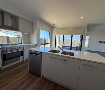 Spacious 4-Bedroom Family Home - Photo 4