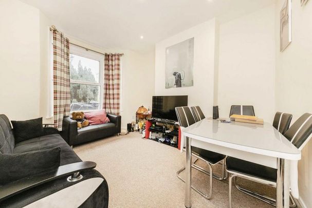 4 bedroom terraced house to rent - Photo 1