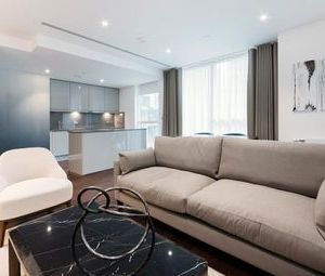 2 Bedrooms Flat to rent in Ostro Tower, Canary Wharf E14 | £ 641 - Photo 1