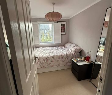 Room in a Shared House, Wimborne Close, SE12 - Photo 6
