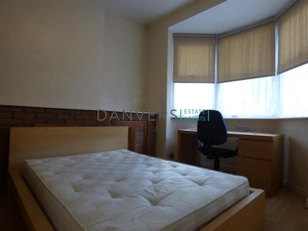 4 bedroom terraced house to rent - Photo 3