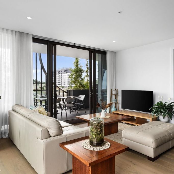 Spacious Boutique Apartment in YarraBend’s Vibrant Riverside Community - Photo 1