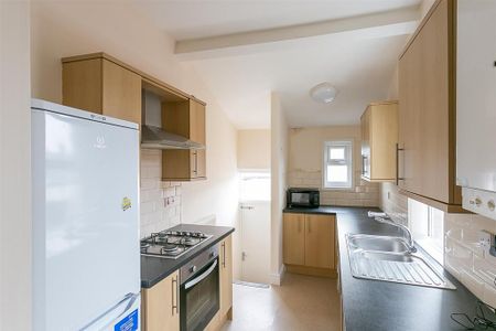 2 bedroom flat to rent - Photo 5