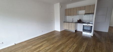 Location Appartement 4 pièces 76m² CENON 33150 - Photo 2