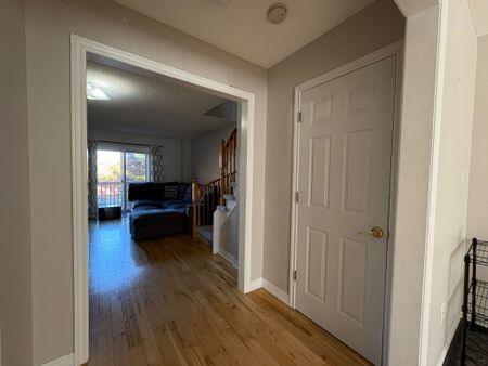 For Lease - 1128 Dundas Street Unit# 5, Mississauga, Ontario - Photo 3