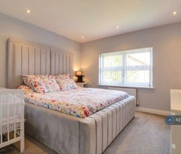 4 bedroom detached house to rent - Photo 4