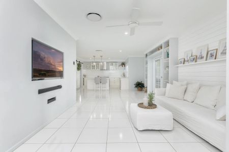 A Home of Distinction - Where Elegance Meets Everyday Life - Photo 5