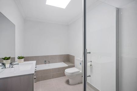 Immaculately Presented, Spacious 2 Bedroom Unit - Photo 5