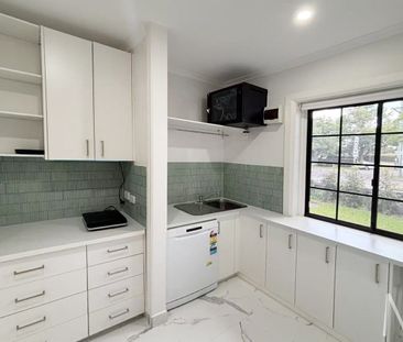 PRIVATE & PEACEFUL FULL BRICK HOME CLOSE TO CHATSWOOD - Photo 5