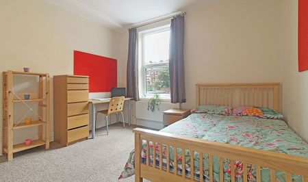 Fantastic 3 bedroom student property - Photo 4