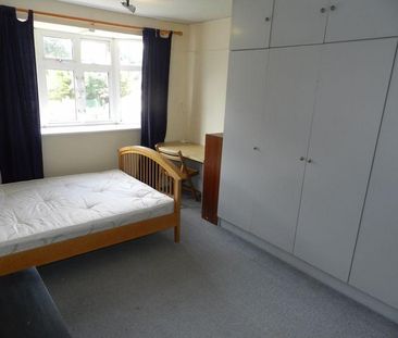 4 bedroom semi-detached house to rent - Photo 5