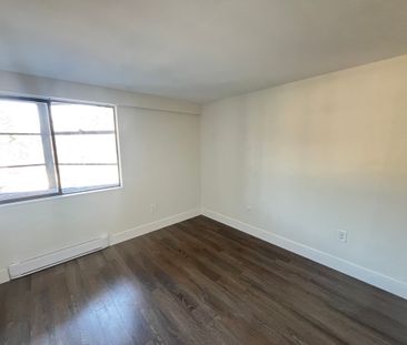 2 Bedroom - Photo 2