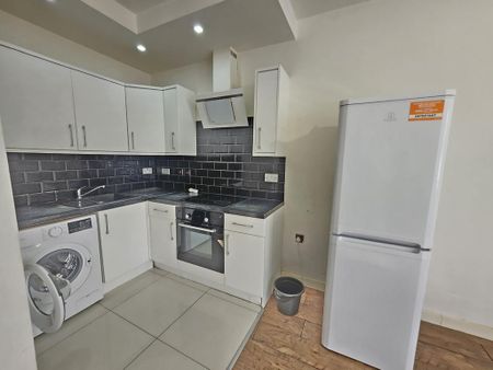 2 bedroom flat to rent - Photo 4