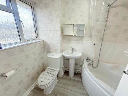 2 bedroom terraced house to rent - Photo 4