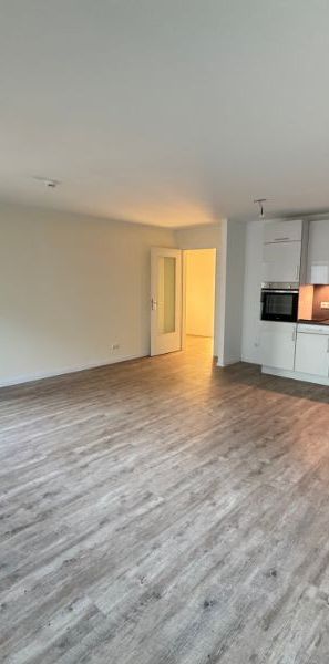 Moderne 2-Zimmer-Terrassenwohnung mit Einbauküche, Fußbodenheizung und Tiefgaragenstellplatz - Photo 1