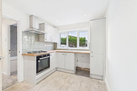 3 bedroom semi-detached house to rent - Photo 2