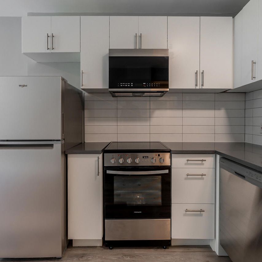 2 BR - 5765 Cote-St-Luc Road, Montréal - Photo 1