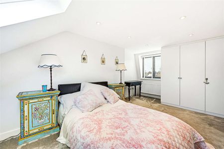 A stunning upper maisonette in a great Fulham location. - Photo 3