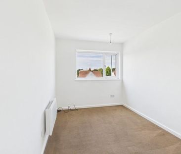 3 bedroom apartment to rent - Photo 3