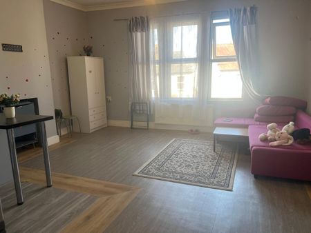 2 Bed Flat, Cherry Orchard Road, CR0 - Photo 2