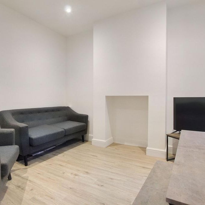 5 bedroom end of terrace house to rent - Photo 1