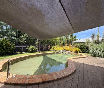 SPACIOUS VILLA IN A QUIET COMPLEX - Photo 2