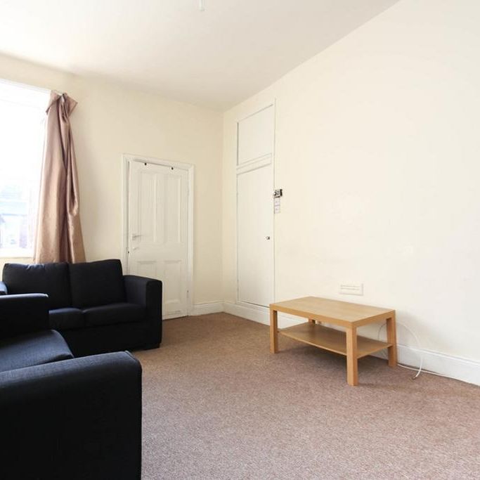 3 bedroom flat to rent - Photo 1