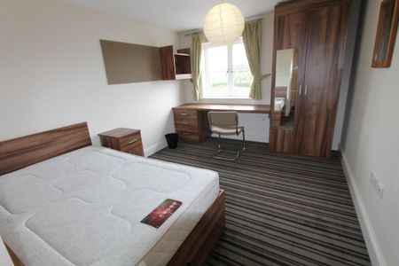 6 bedroom flat to rent - Photo 2