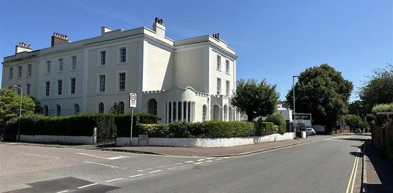 11 bedroom house share to rent - Photo 2