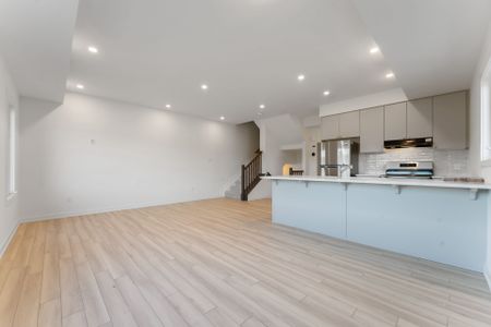 For Lease - 720 Mishi Private, Manor Park - Cardinal Glen and Area, Ontario - Photo 4