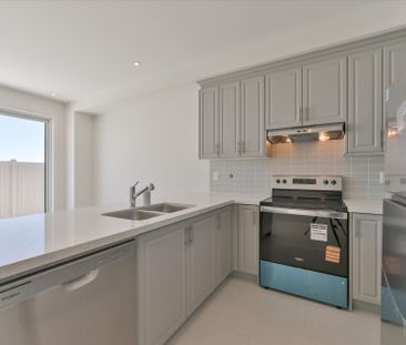 For Lease - 74 Tipp Drive, Richmond Hill, Ontario - Photo 3