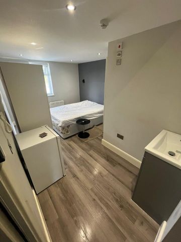Studio Flat, Northborough Road, SW16 - Photo 3