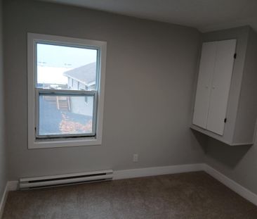 For Lease - 27 Grove Street Unit# Upper Flr, Belleville, Ontario - Photo 4
