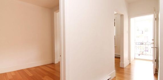 MAGNIFIQUE 4 1/2 RÉNOVÉ À VERDUN, EXCELLENT EMPLACEMENT, MÉTRO. - Photo 2