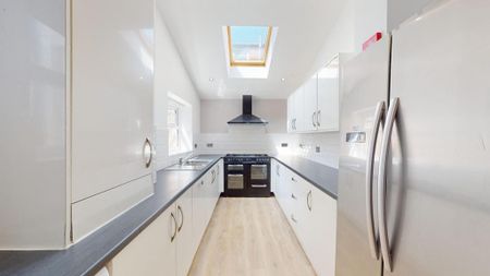 6 bedroom house to rent - Photo 2