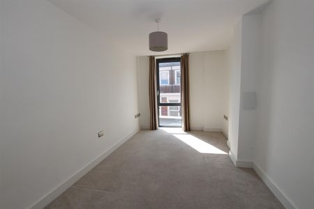 2 bedroom Apartment to let - Photo 3