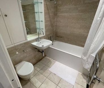 1 Bed Flat, The Circle, SE1 - Photo 1
