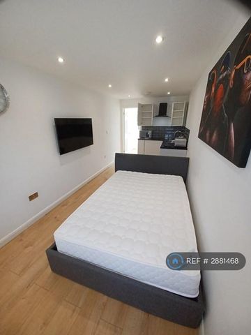 Studio to rent - Photo 3