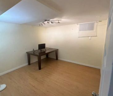 160 Galbraith Crescent - Photo 4