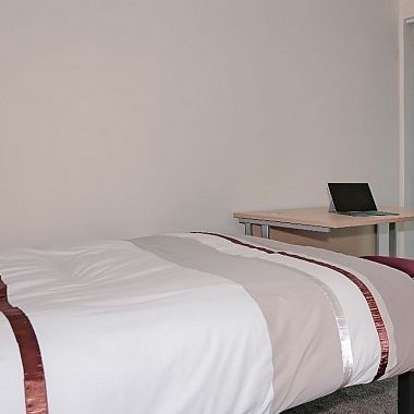 4-Bedroom City Centre Apartment in Sheffield Perfect for Students or Professionals - Photo 1