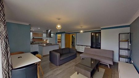 3 bedroom flat to rent - Photo 3