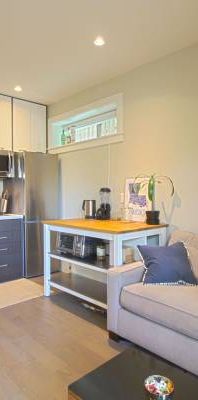 Cozy 1 Bdrm + 2 Bth - Garden Suite - Kitsilano! UNFURNISHED! - Photo 1